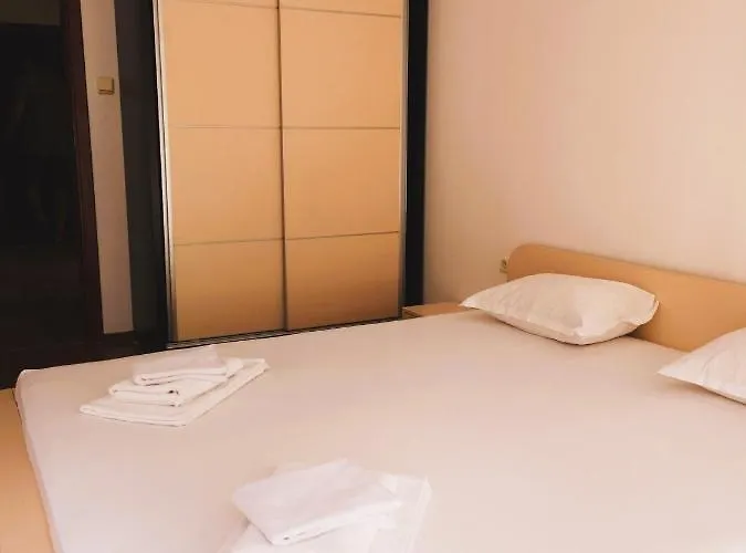 Appartement Siana 2 *